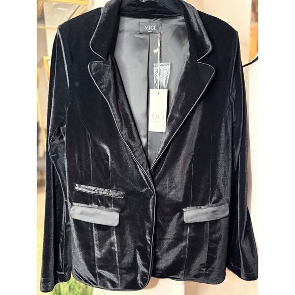 Vici Black Velvet Blazer Tuxedo Jacket NEW Size small 4-8 MSRP $198 - Picture 3 of 9